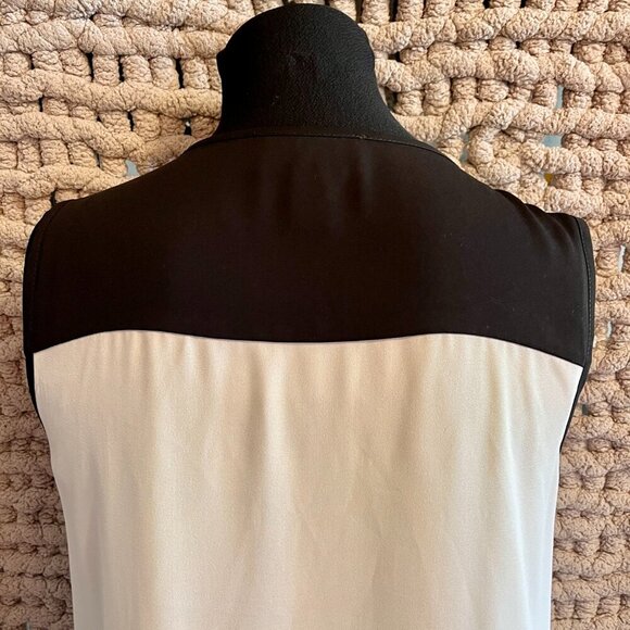 Joesph Ribkoff Sleeveless White with Black Trim Top with Ruffled front Size 8 - Picture 7 of 12